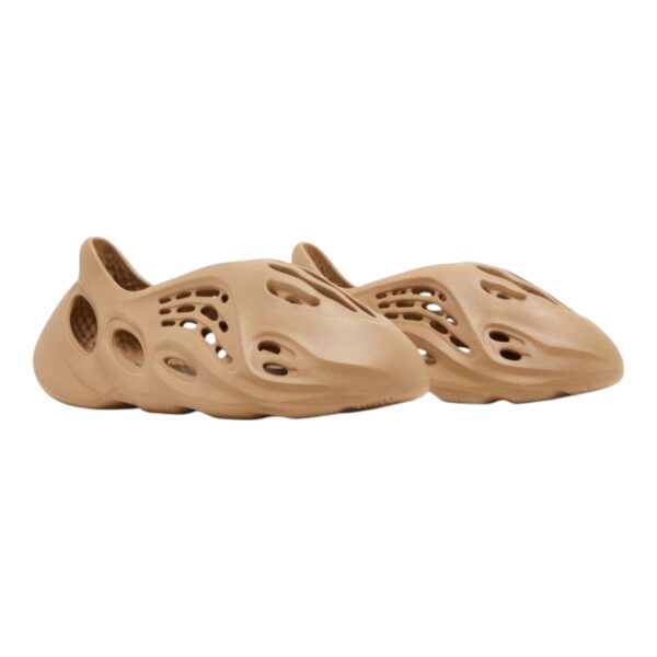 Yeezy Foam Runner Clay Taupe - Image 2