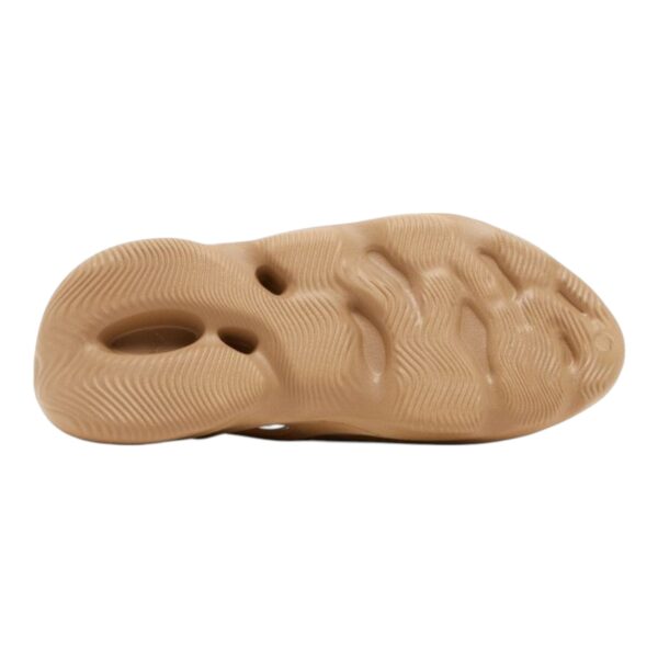 Yeezy Foam Runner Clay Taupe - Image 3