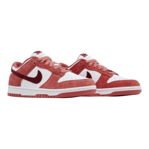 Dunk Low “Valentines’s Day” 2024 - Image 3